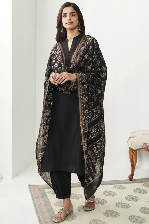 Women_Ethnic_Embroidered_Sequence_Lace_Work_With_Digital_Printed_Kurti_Set
