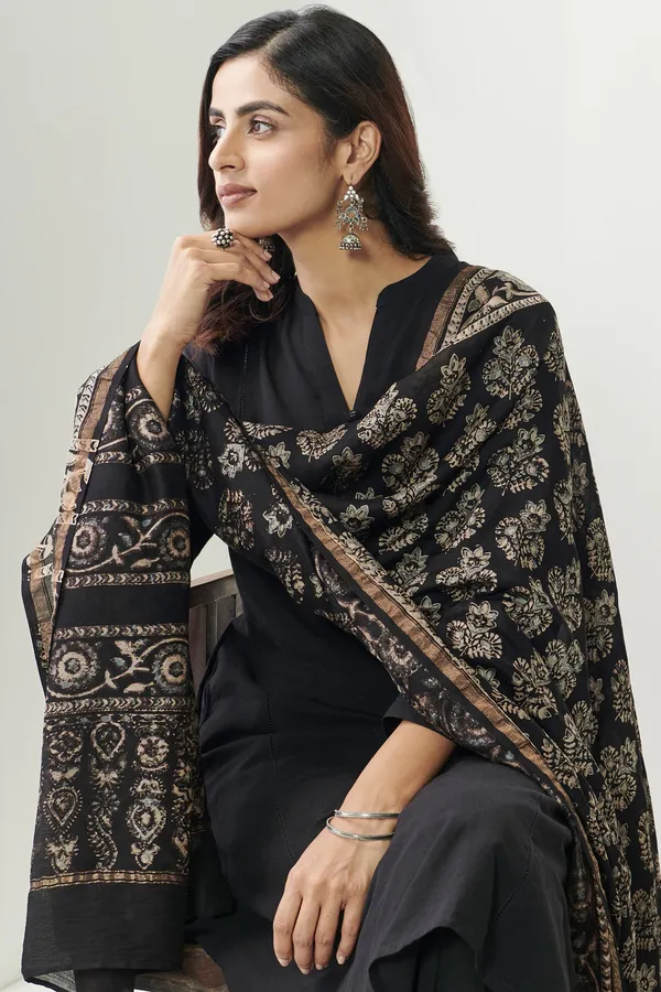 Women_Ethnic_Embroidered_Sequence_Lace_Work_With_Digital_Printed_Kurti_Set