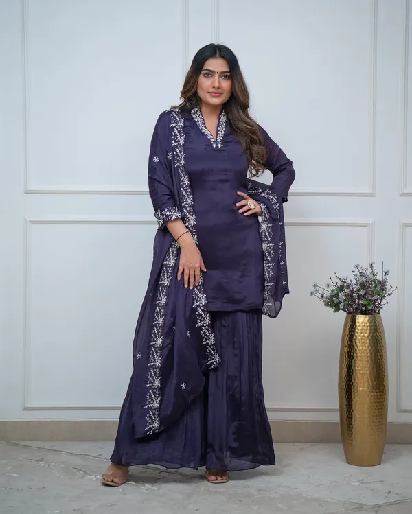 Women_Ethnic_Embroidered_Work_Kurti_Set