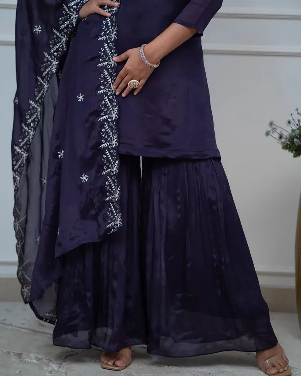 Women_Ethnic_Embroidered_Work_Kurti_Set