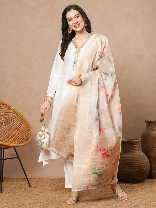 Women_Ethnic_Embroidered_Work_With_Digital_Printed_Kurti_Set