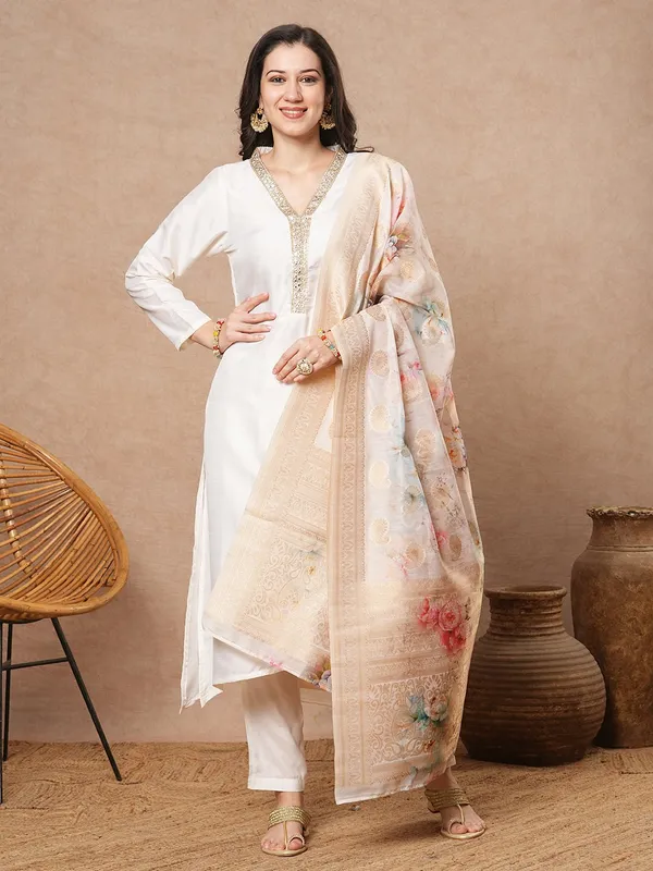 Women_Ethnic_Embroidered_Work_With_Digital_Printed_Kurti_Set