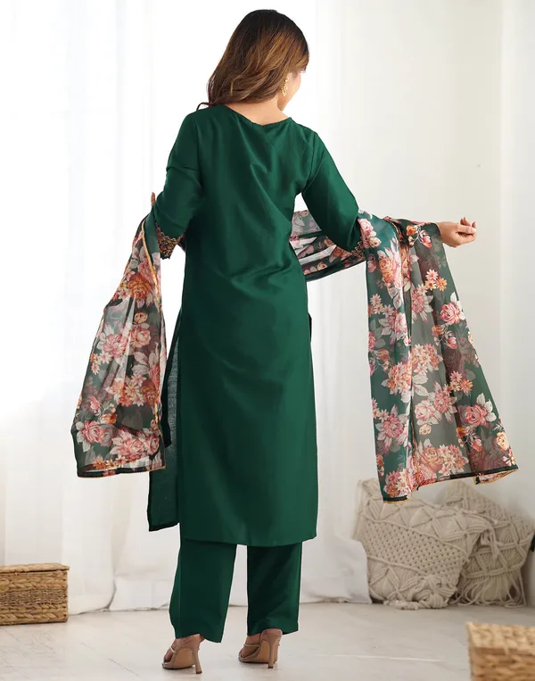 Women_Ethnic_Embroidered_Work_With_Digital_Printed_Kurti_Set