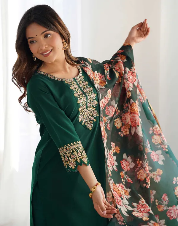 Women_Ethnic_Embroidered_Work_With_Digital_Printed_Kurti_Set