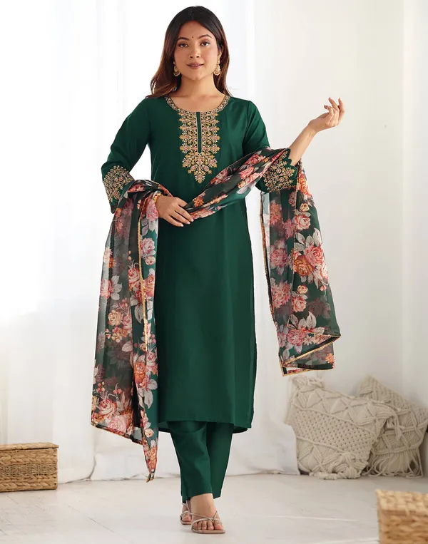 Women_Ethnic_Embroidered_Work_With_Digital_Printed_Kurti_Set