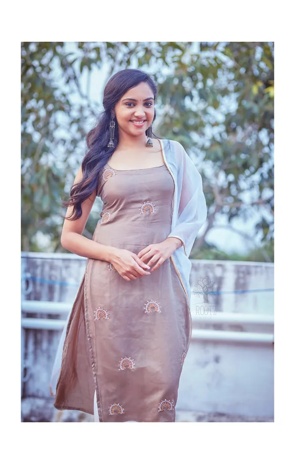 Women_Ethnic_Embroidered_Work_Kurti_Set
