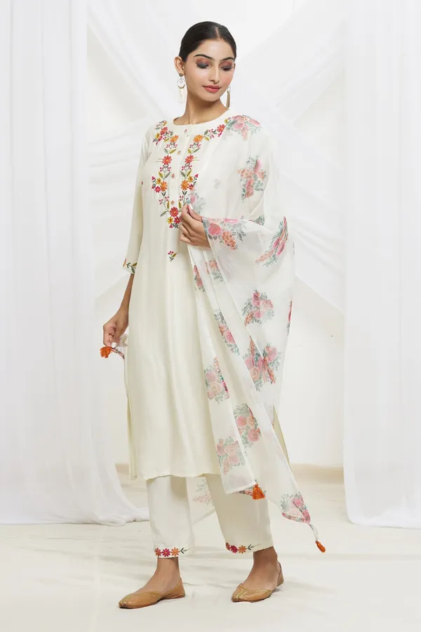 Women_Ethnic_Embroidered_Sequence_Lace_Work_With_Digital_Printed_Kurti_Set