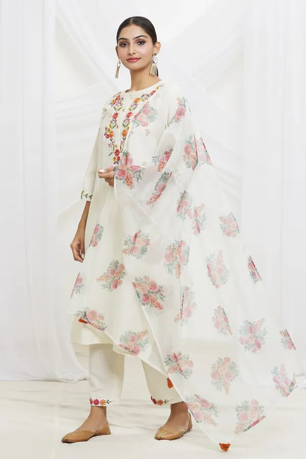Women_Ethnic_Embroidered_Sequence_Lace_Work_With_Digital_Printed_Kurti_Set