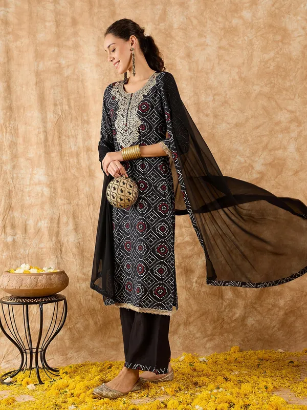Women_Ethnic_Embroidered_Work_With_Digital_Printed_Kurti_Set