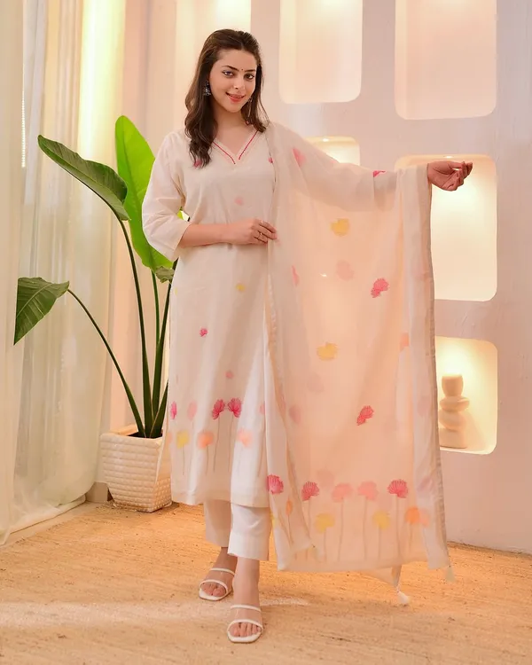Women_Ethnic_Embroidered_Work_With_Digital_Printed_Kurti_Set