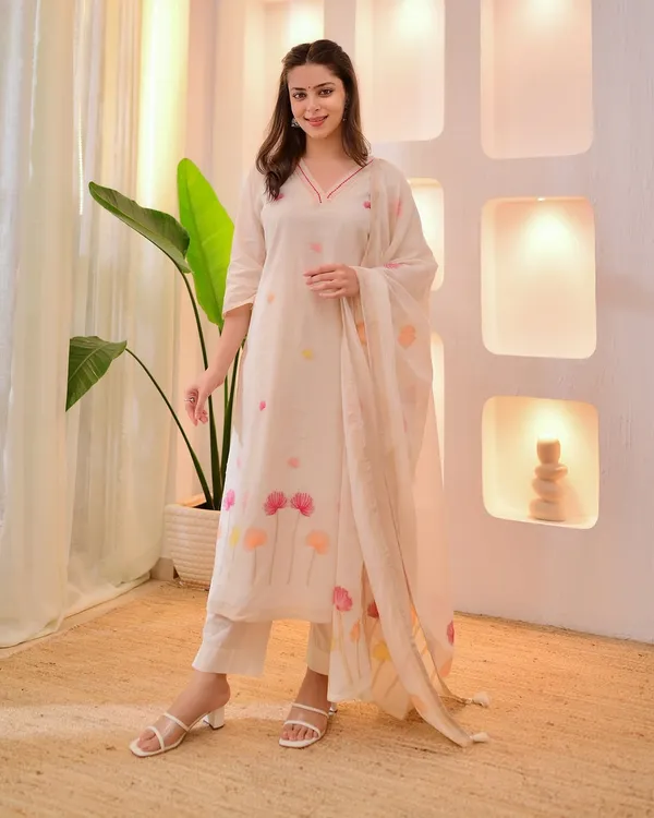 Women_Ethnic_Embroidered_Work_With_Digital_Printed_Kurti_Set