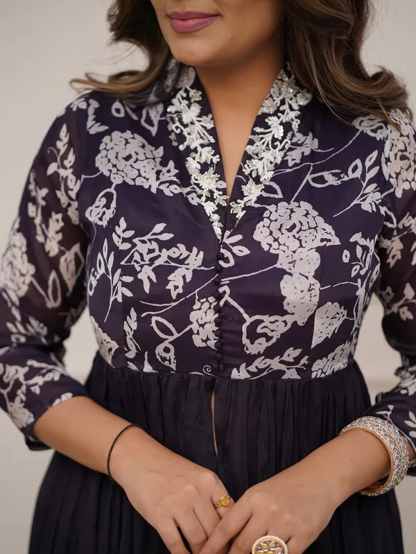 Women_Ethnic_Embroidered_Work_With_Digital_Printed_Kurti_Set