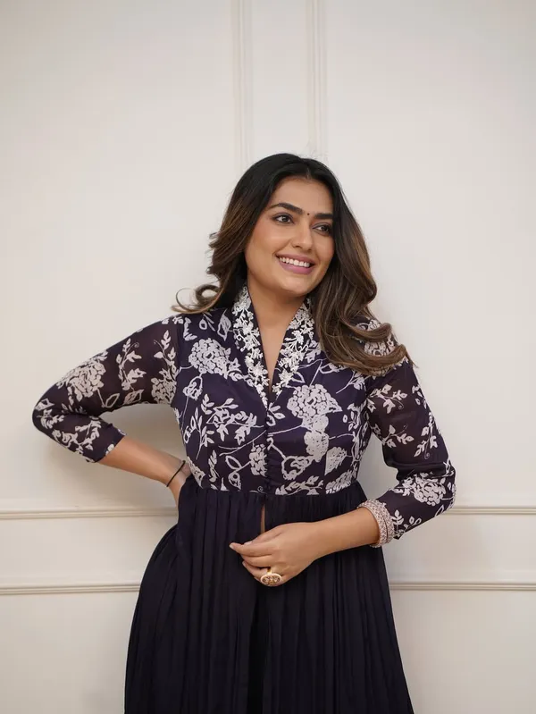 Women_Ethnic_Embroidered_Work_With_Digital_Printed_Kurti_Set
