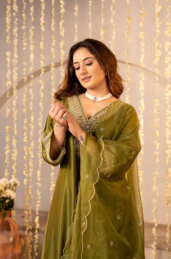 Women_Ethnic_Embroidered_Sequence_Lace_Work_Kurti_Set