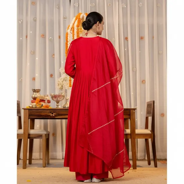 Women_Ethnic_Embroidered_Work_Kurti_Set