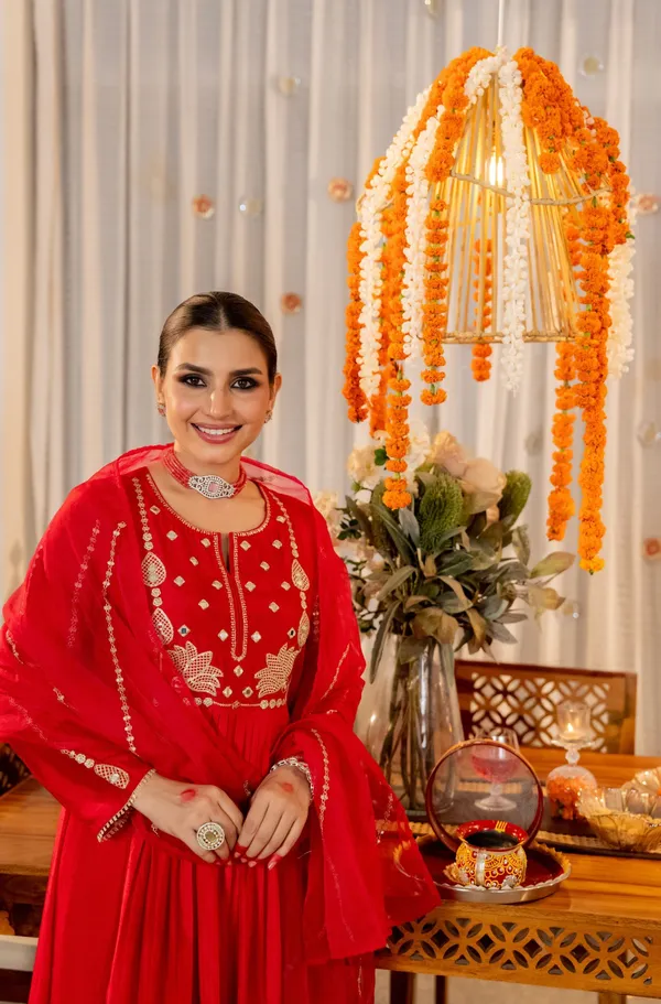 Women_Ethnic_Embroidered_Work_Kurti_Set