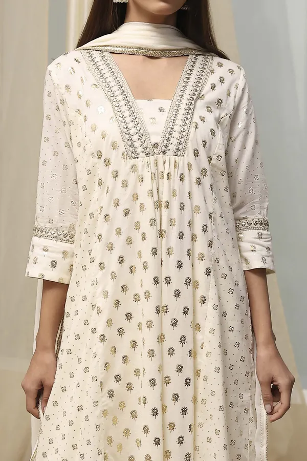 Women_Ethnic_Embroidered_Work_With_Fiol_Work_Kurti_Set