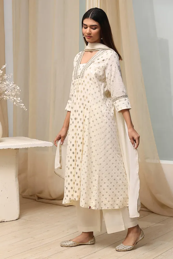 Women_Ethnic_Embroidered_Work_With_Fiol_Work_Kurti_Set