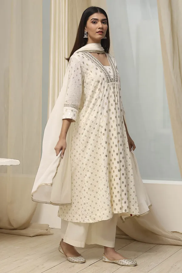 Women_Ethnic_Embroidered_Work_With_Fiol_Work_Kurti_Set