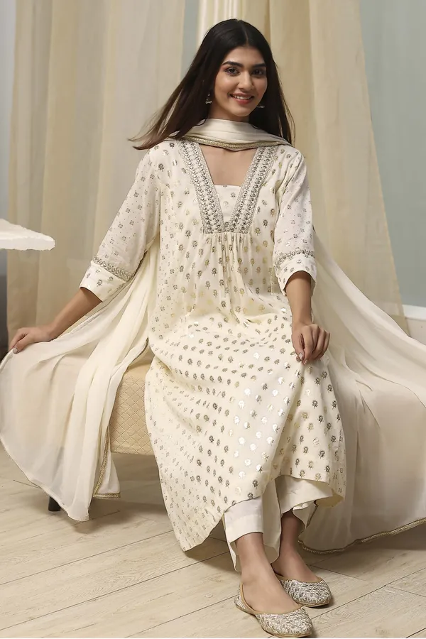 Women_Ethnic_Embroidered_Work_With_Fiol_Work_Kurti_Set