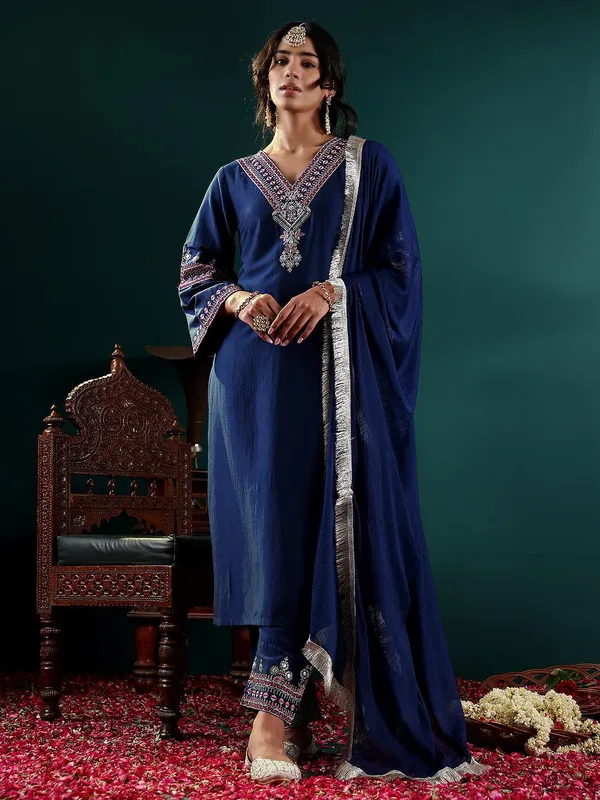 Women_Ethnic_Embroidered_Sequence_Lace_Work_Kurti_Set
