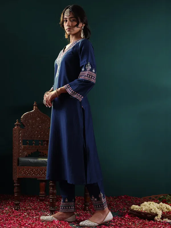 Women_Ethnic_Embroidered_Sequence_Lace_Work_Kurti_Set