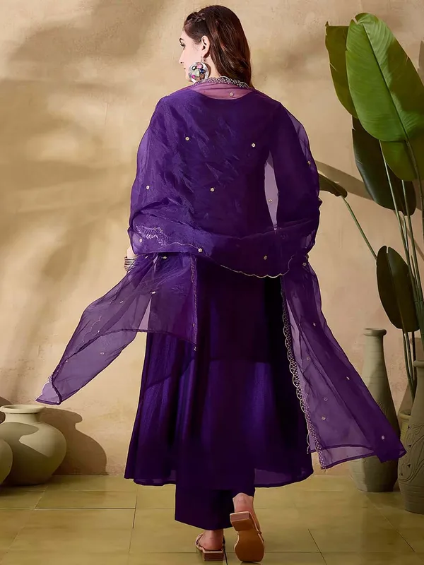 Women_Ethnic_Embroidered_Work_Kurti_Set