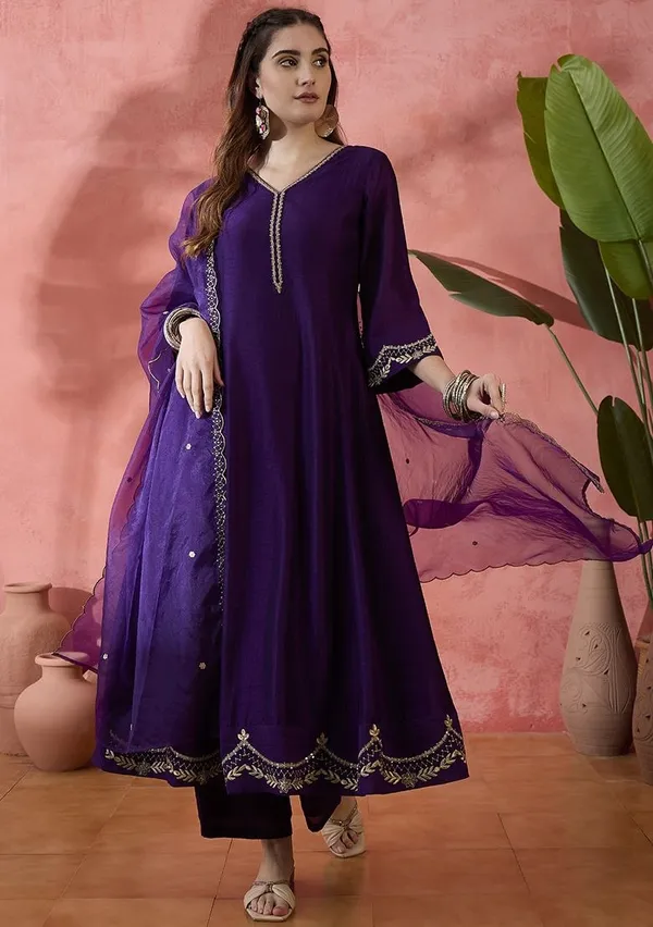 Women_Ethnic_Embroidered_Work_Kurti_Set