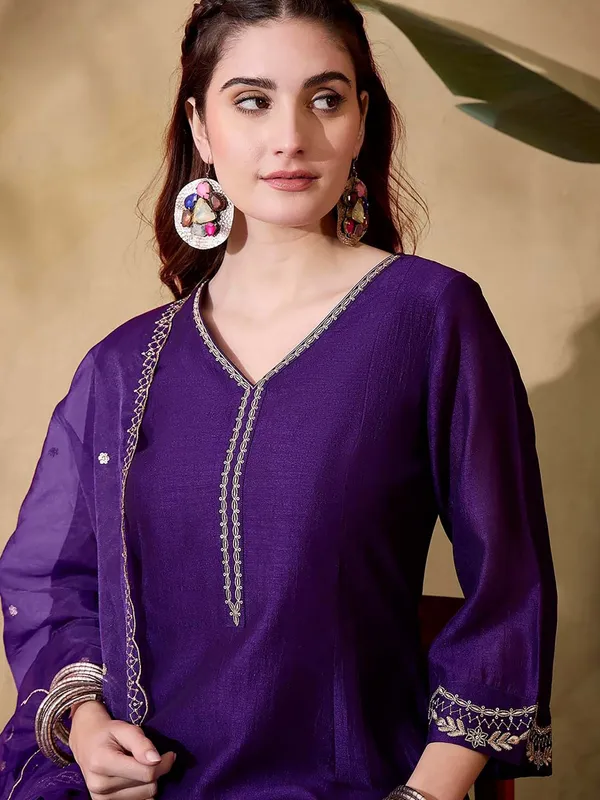 Women_Ethnic_Embroidered_Work_Kurti_Set