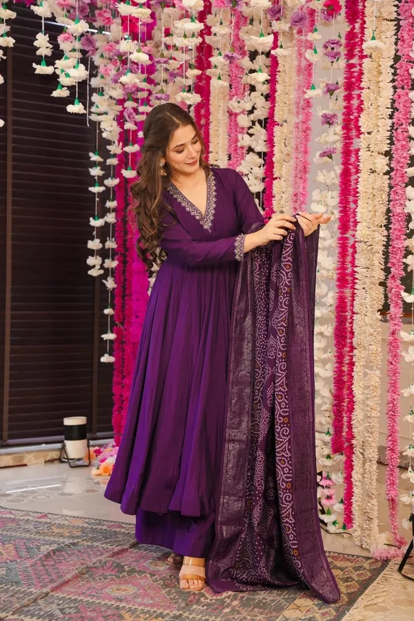 Women_Ethnic_Embroidered_Work_With_Digital_Printed_Kurti_Set