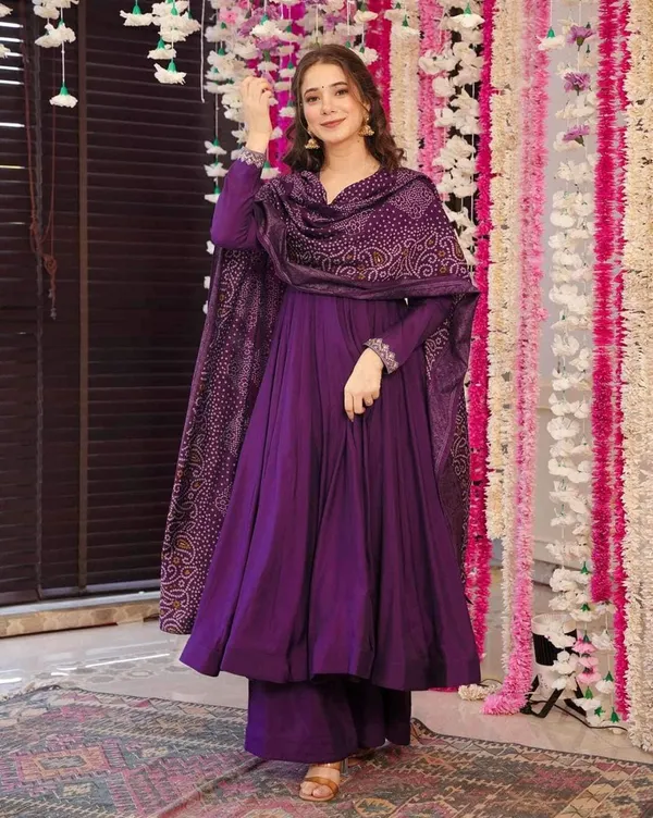 Women_Ethnic_Embroidered_Work_With_Digital_Printed_Kurti_Set