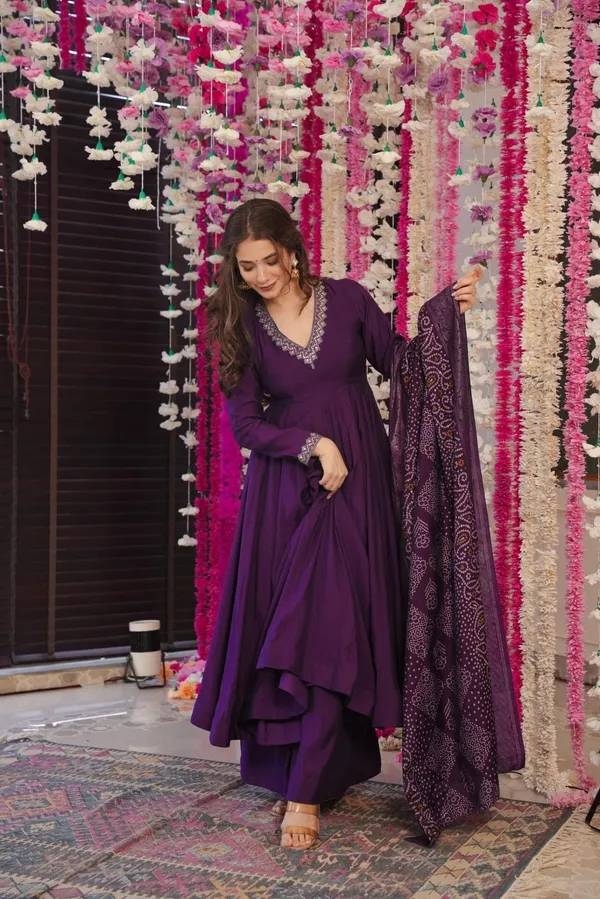 Women_Ethnic_Embroidered_Work_With_Digital_Printed_Kurti_Set