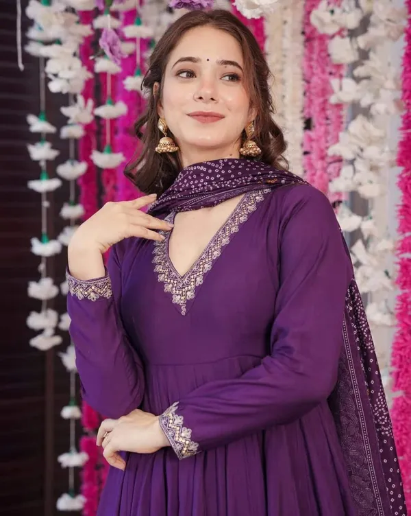 Women_Ethnic_Embroidered_Work_With_Digital_Printed_Kurti_Set