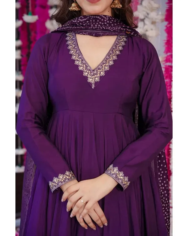 Women_Ethnic_Embroidered_Work_With_Digital_Printed_Kurti_Set