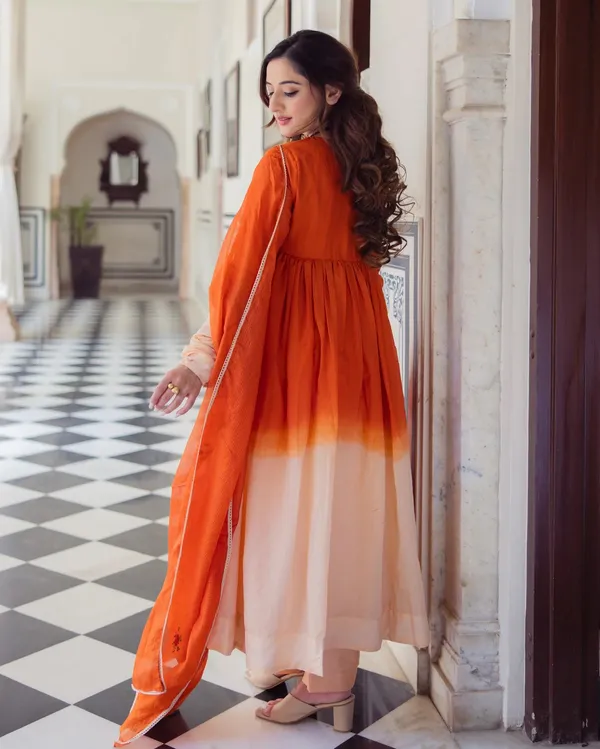 Women_Ethnic_Embroidered_Work_Kurti_Set