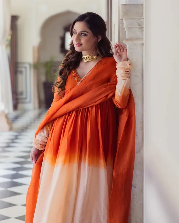 Women_Ethnic_Embroidered_Work_Kurti_Set