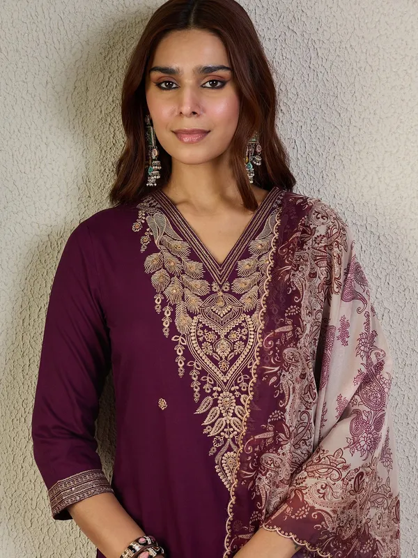 Women_Ethnic_Embroidered_Sequence_Lace_Work_With_Digital_Printed_Kurti_Set