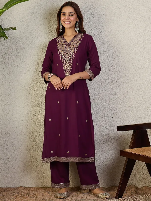 Women_Ethnic_Embroidered_Sequence_Lace_Work_With_Digital_Printed_Kurti_Set
