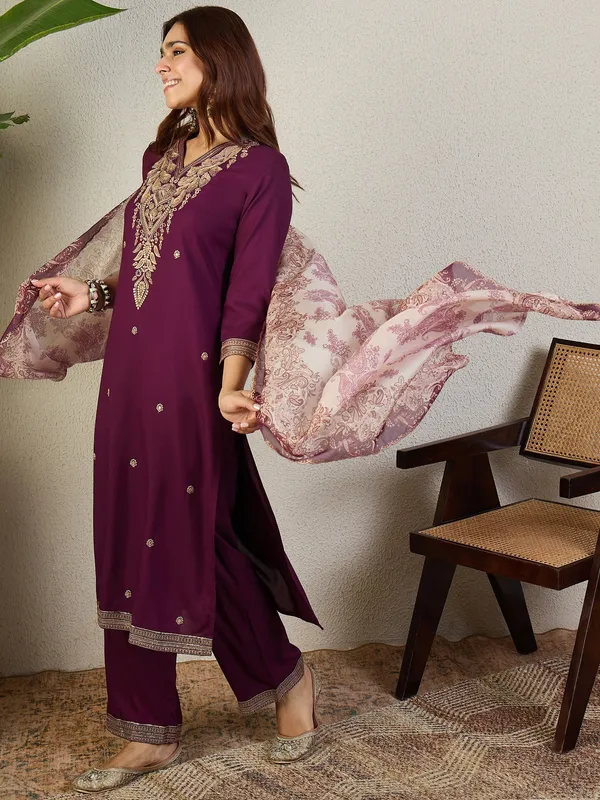 Women_Ethnic_Embroidered_Sequence_Lace_Work_With_Digital_Printed_Kurti_Set