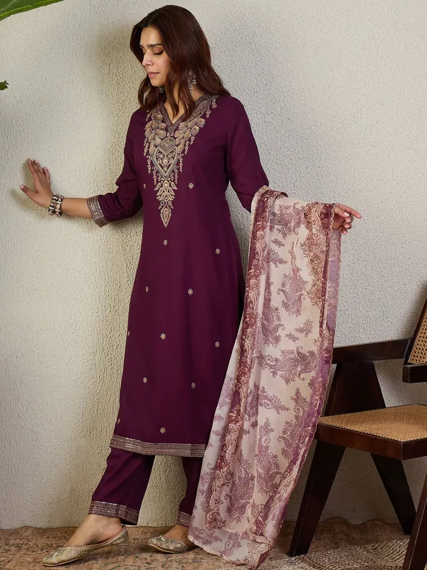 Women_Ethnic_Embroidered_Sequence_Lace_Work_With_Digital_Printed_Kurti_Set