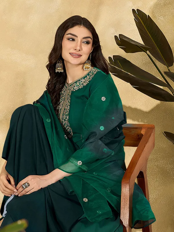 Women_Ethnic_Embroidered_Work_Kurti_Set