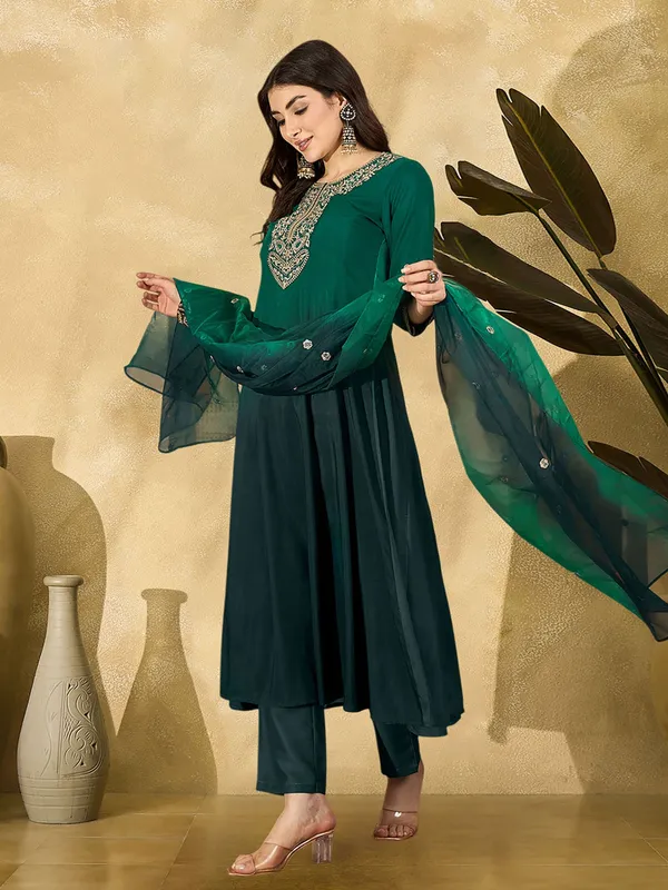 Women_Ethnic_Embroidered_Work_Kurti_Set