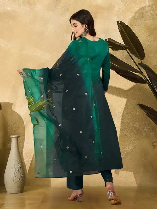 Women_Ethnic_Embroidered_Work_Kurti_Set
