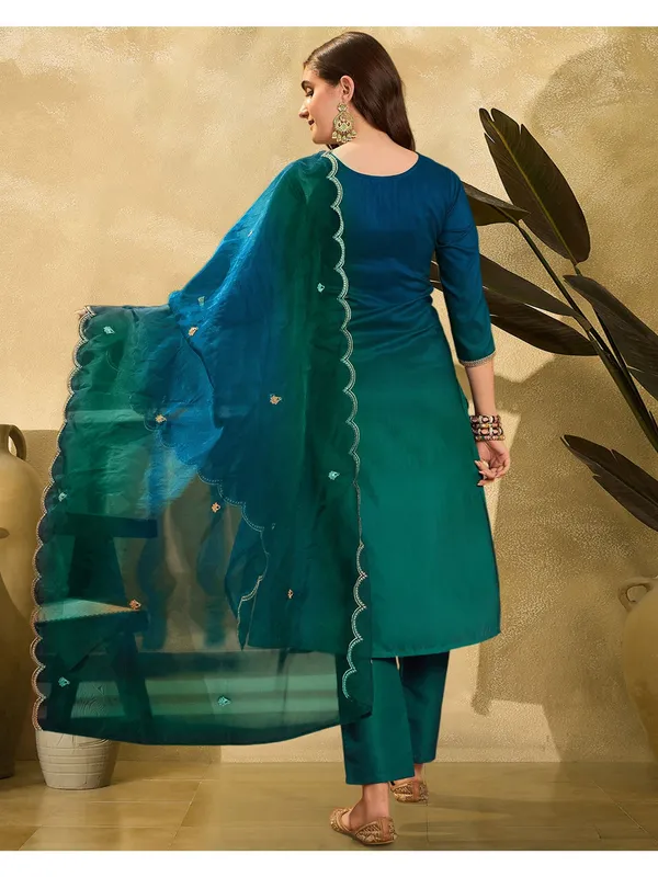 Women_Ethnic_Embroidered_Work_Kurti_Set