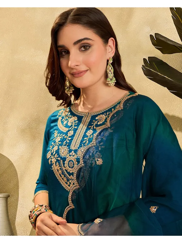 Women_Ethnic_Embroidered_Work_Kurti_Set