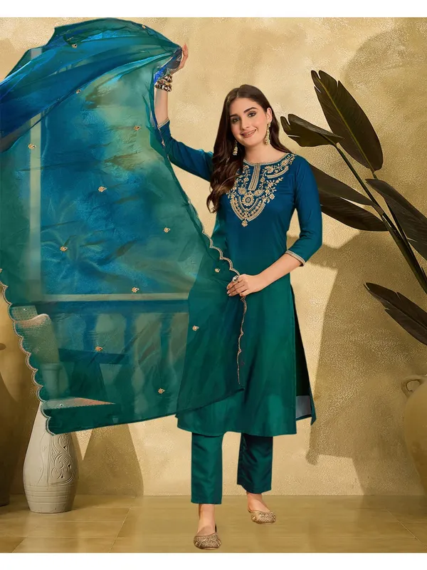 Women_Ethnic_Embroidered_Work_Kurti_Set