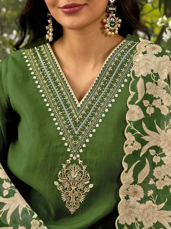Women_Ethnic_Embroidered_Work_Kurti_Set