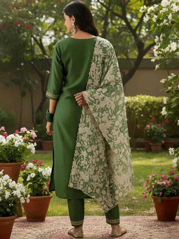 Women_Ethnic_Embroidered_Work_Kurti_Set