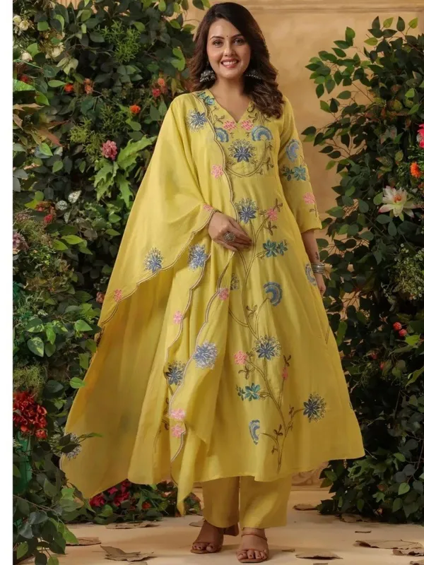 Women_Ethnic_Embroidered_Work_Kurti_Set