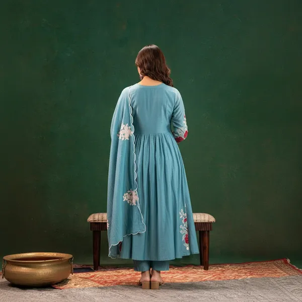 Women_Ethnic_Embroidered_Work_Kurti_Set